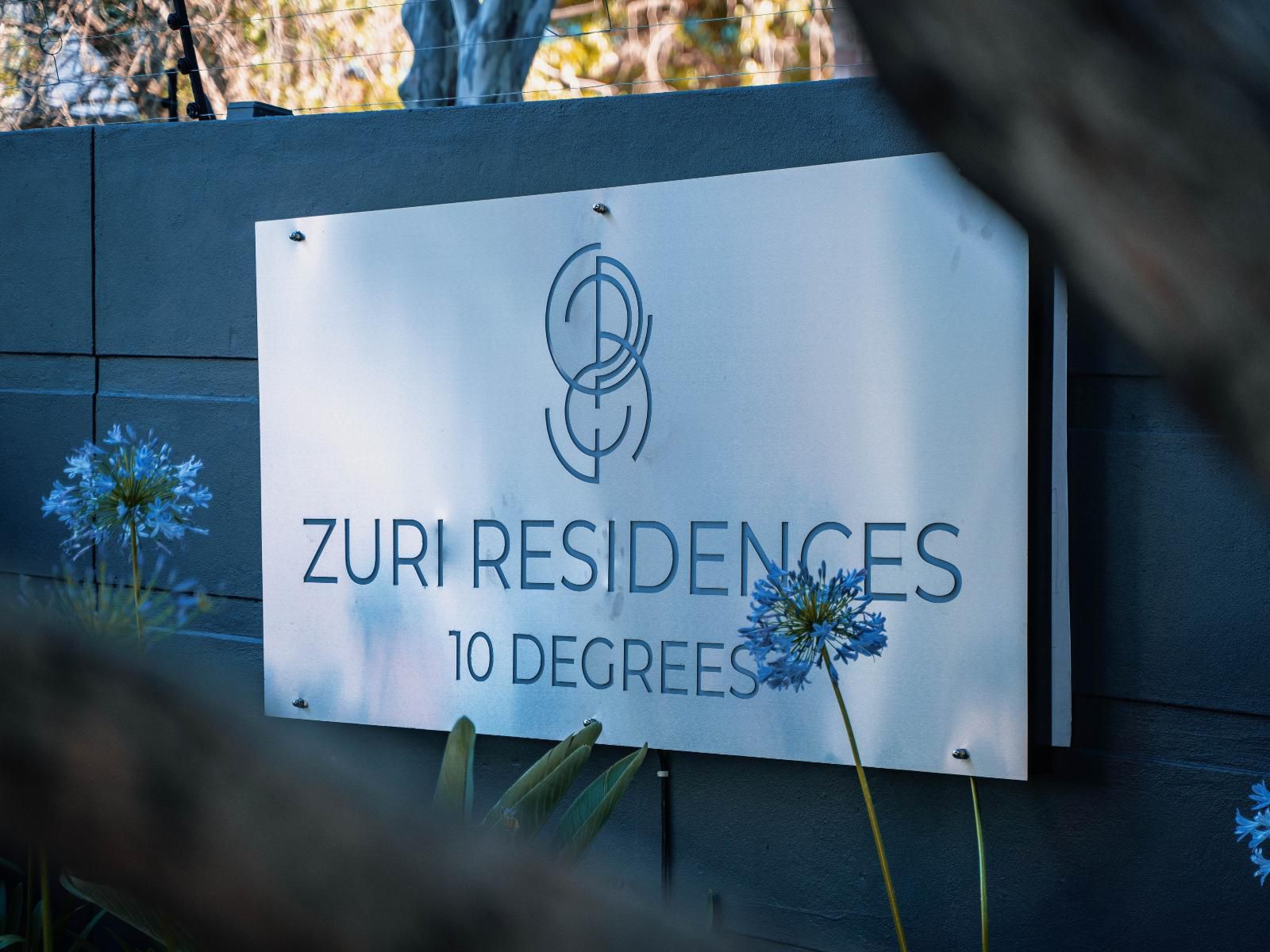 Zuri Residences, Sign